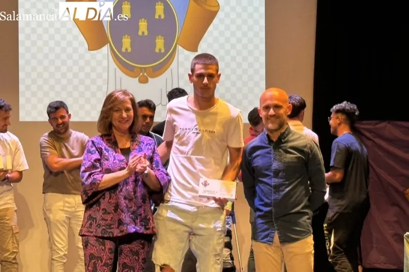 Foto 6 - Alegr&iacute;a y emociones en el reconocimiento al CD Pe&ntilde;aranda tras conseguir su merecido ascenso a Regional de Aficionados