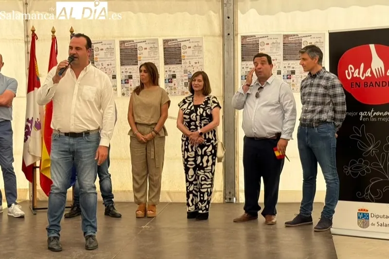 Foto 11 - Multitudinaria bienvenida a la I Fiesta de la Mancomunidad en Cantaracillo, cita que pretende &ldquo;simbolizar la uni&oacute;n y alzar la voz de nuestros pueblos&rdquo;