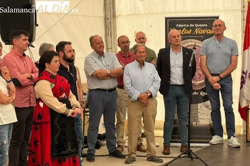 Foto 10 - Multitudinaria bienvenida a la I Fiesta de la Mancomunidad en Cantaracillo, cita que pretende &ldquo;simbolizar la uni&oacute;n y alzar la voz de nuestros pueblos&rdquo;