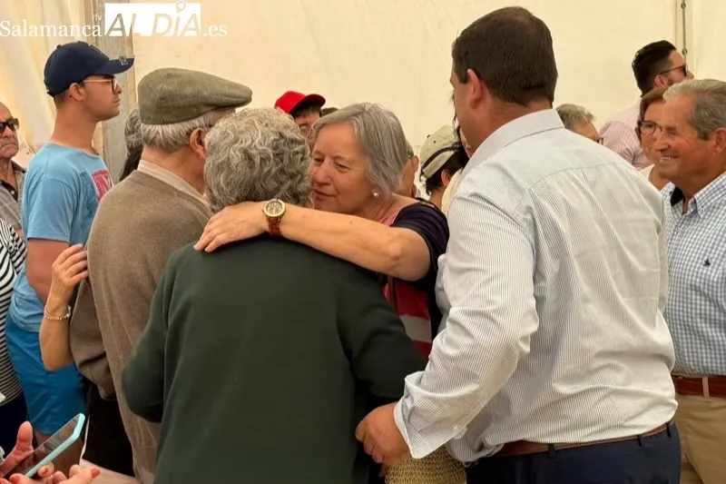 Foto 5 - Multitudinaria bienvenida a la I Fiesta de la Mancomunidad en Cantaracillo, cita que pretende &ldquo;simbolizar la uni&oacute;n y alzar la voz de nuestros pueblos&rdquo;