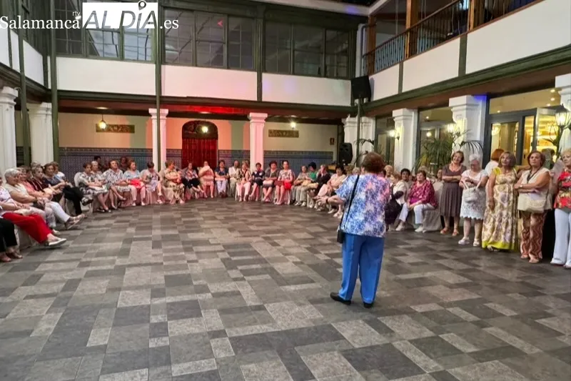 Foto 8 - Comida, fiesta y ambiente m&aacute;s que divertido para despedir el curso del programa Vive