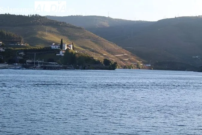 El 'Histórico do Douro' surca el paisaje del Douro Patrimonio Mundial de la Humanidad (Portugal) | Fotos: MARTÍN-GARAY