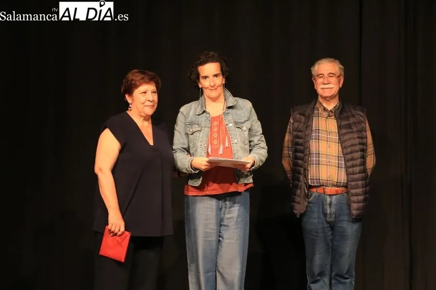 Entrega de becas, orlas y diplomas a usuarios de Asprodes de Vitigudino alumnos del programa UniverUsal: 'La Universidad inclusiva' / CORRAL