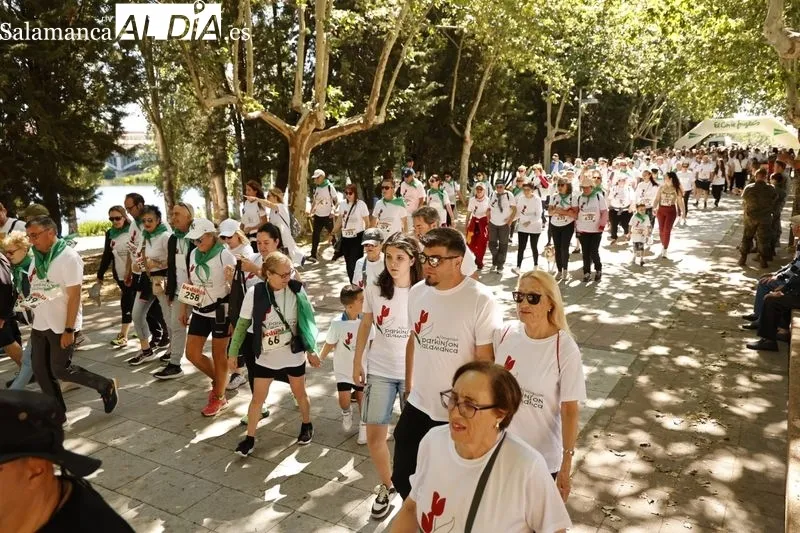 I Marcha de los Tulipanes, organizada por la Asociación de Párkinson Salamanca. Fotos: David Sañudo