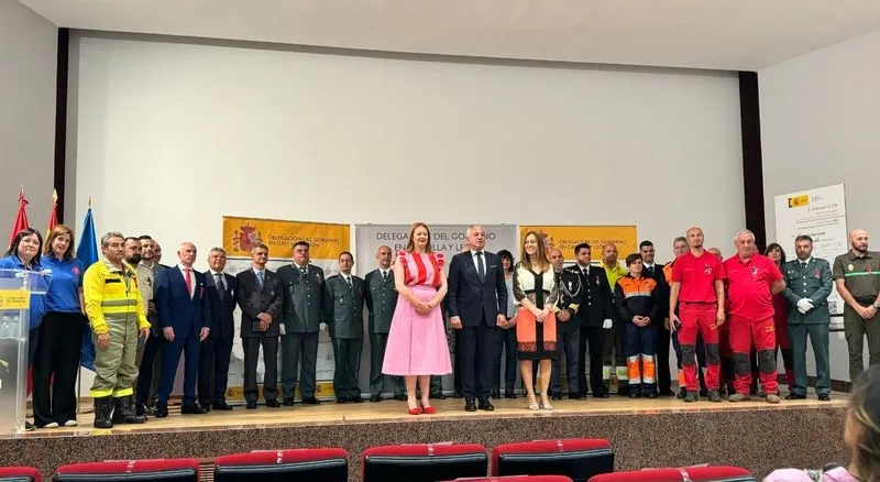 Foto 6 - Distinguidas cinco personas por su actuaci&oacute;n en el incendio de Monsagro
