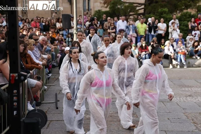 Meraki Circo Teatro y su espectáculo  'Almas de cristal' en la plaza de Anaya. Fotos: David Sañudo