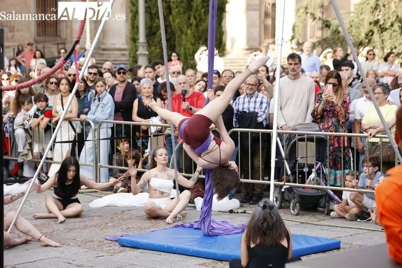 Meraki Circo Teatro y su espectáculo  'Almas de cristal' en la plaza de Anaya. Fotos: David Sañudo