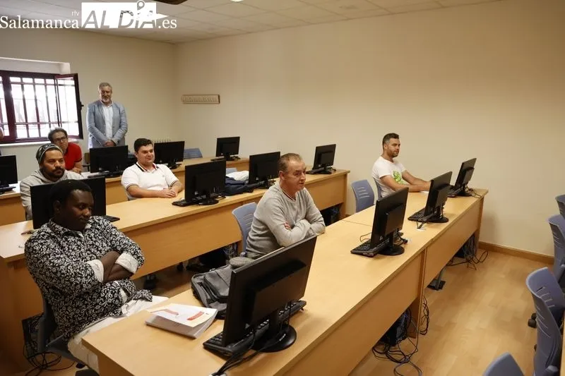 La concejala de Familia e Igualdad de Oportunidades, Miryam Rodríguez, presenta los Cursos de Formación Ocupacional para Desempleados. Foto de David Sañudo