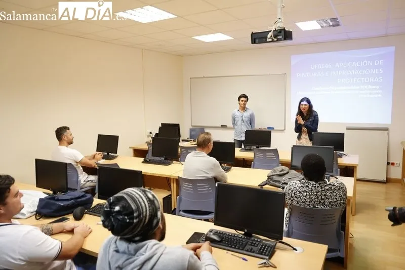 La concejala de Familia e Igualdad de Oportunidades, Miryam Rodríguez, presenta los Cursos de Formación Ocupacional para Desempleados. Foto de David Sañudo