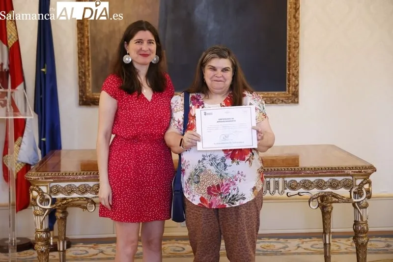 Entrega de los diplomas tras los cursos del Ayuntamiento de gestión logística, jardinería, y aplicación y manipulación de productos fitosanitarios de uso profesional. Foto de David Sañudo