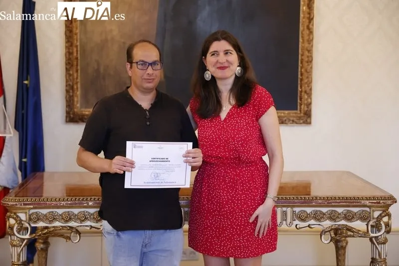 Entrega de los diplomas tras los cursos del Ayuntamiento de gestión logística, jardinería, y aplicación y manipulación de productos fitosanitarios de uso profesional. Foto de David Sañudo