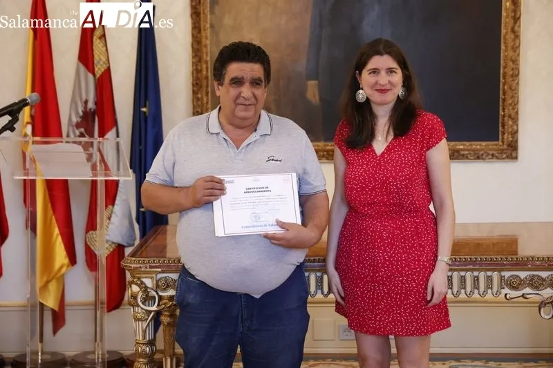 Entrega de los diplomas tras los cursos del Ayuntamiento de gestión logística, jardinería, y aplicación y manipulación de productos fitosanitarios de uso profesional. Foto de David Sañudo