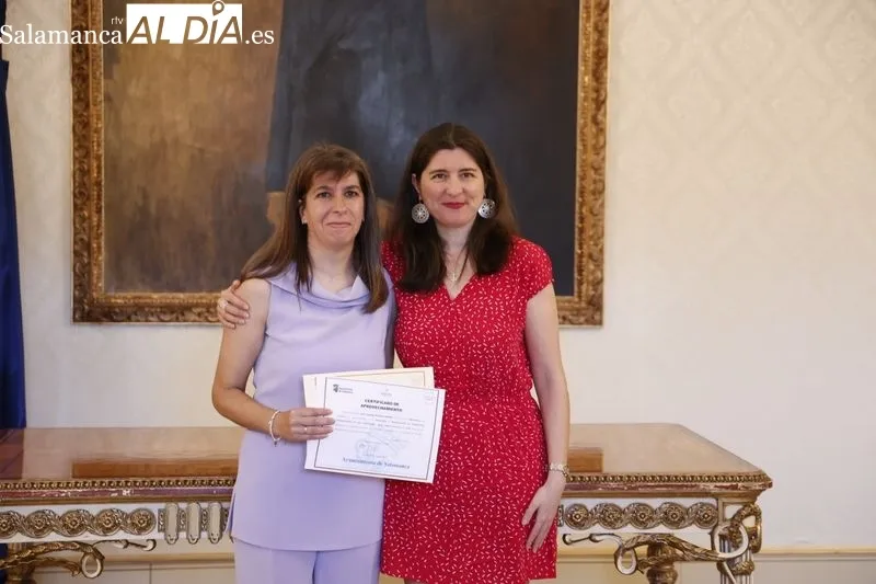 Entrega de los diplomas tras los cursos del Ayuntamiento de gestión logística, jardinería, y aplicación y manipulación de productos fitosanitarios de uso profesional. Foto de David Sañudo