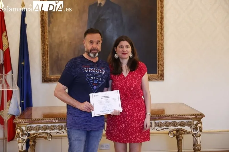 Entrega de los diplomas tras los cursos del Ayuntamiento de gestión logística, jardinería, y aplicación y manipulación de productos fitosanitarios de uso profesional. Foto de David Sañudo