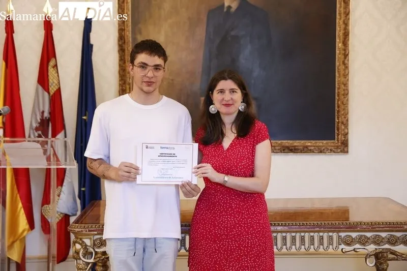 Entrega de los diplomas tras los cursos del Ayuntamiento de gestión logística, jardinería, y aplicación y manipulación de productos fitosanitarios de uso profesional. Foto de David Sañudo