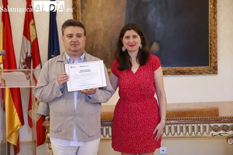 Entrega de los diplomas tras los cursos del Ayuntamiento de gestión logística, jardinería, y aplicación y manipulación de productos fitosanitarios de uso profesional. Foto de David Sañudo