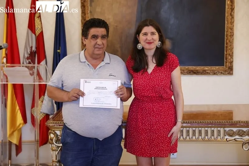 Entrega de los diplomas tras los cursos del Ayuntamiento de gestión logística, jardinería, y aplicación y manipulación de productos fitosanitarios de uso profesional. Foto de David Sañudo