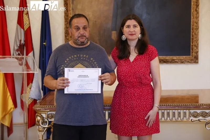 Entrega de los diplomas tras los cursos del Ayuntamiento de gestión logística, jardinería, y aplicación y manipulación de productos fitosanitarios de uso profesional. Foto de David Sañudo