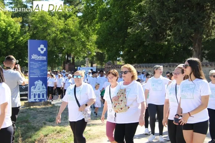 Foto 6 - Paseo saludable ben&eacute;fico a favor de los ni&ntilde;os hospitalizados en Salamanca
