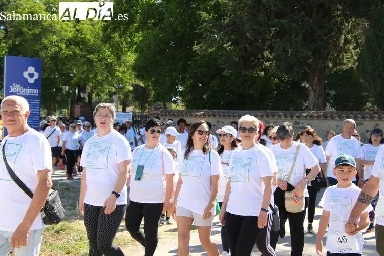 Foto 5 - Paseo saludable ben&eacute;fico a favor de los ni&ntilde;os hospitalizados en Salamanca