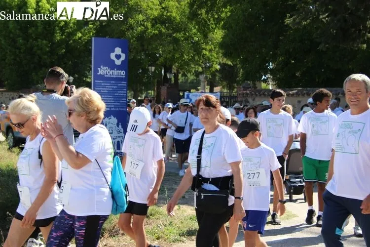 Foto 4 - Paseo saludable ben&eacute;fico a favor de los ni&ntilde;os hospitalizados en Salamanca
