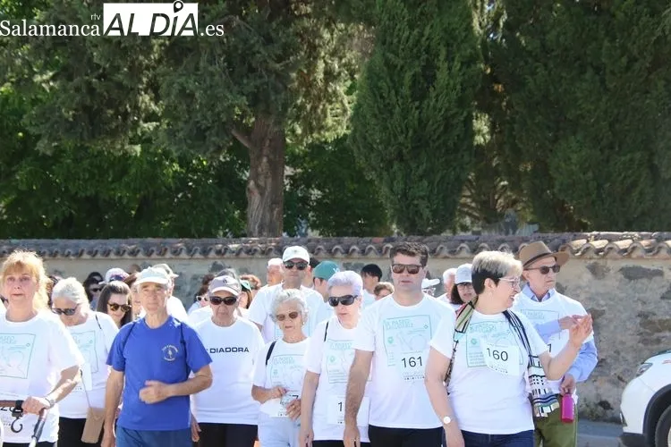 Foto 3 - Paseo saludable ben&eacute;fico a favor de los ni&ntilde;os hospitalizados en Salamanca