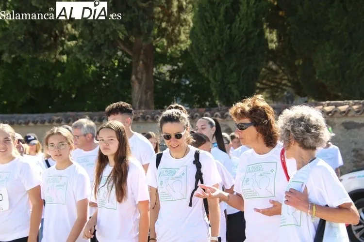 Foto 2 - Paseo saludable ben&eacute;fico a favor de los ni&ntilde;os hospitalizados en Salamanca