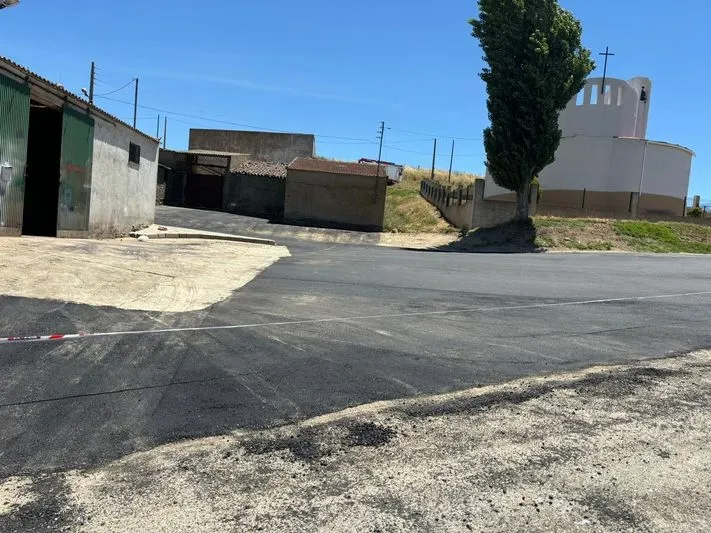 Foto 2 - Pavimentaci&oacute;n de tramo en la calle Miguel de Unamuno de Amatos de Alba