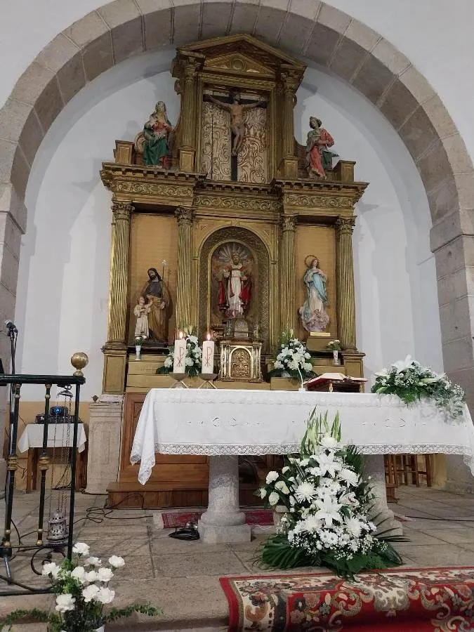 Foto 2 - La Iglesia de Ituero de Azaba inaugura su renovada imagen en presencia del Obispo