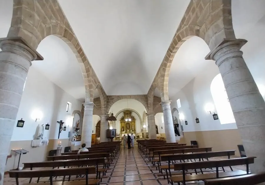 Foto 3 - La Iglesia de Ituero de Azaba inaugura su renovada imagen en presencia del Obispo