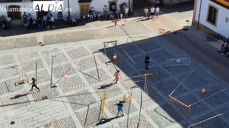 La prueba de orientación se celebró en el laberinto montado en la Plaza