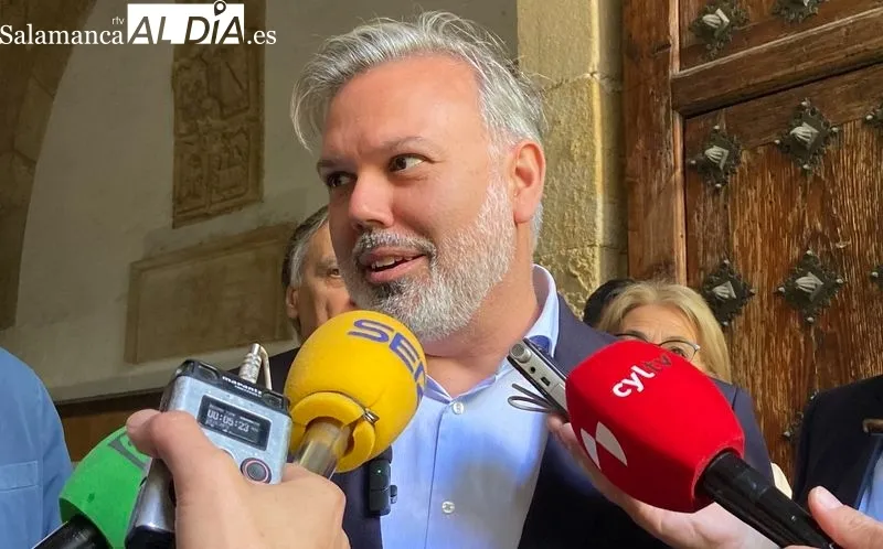 El eurodiputado y candidato al Parlamento Europeo por el Partido Popular, Pablo Arias, en la Cámara de Comercio. Foto: V. Martins