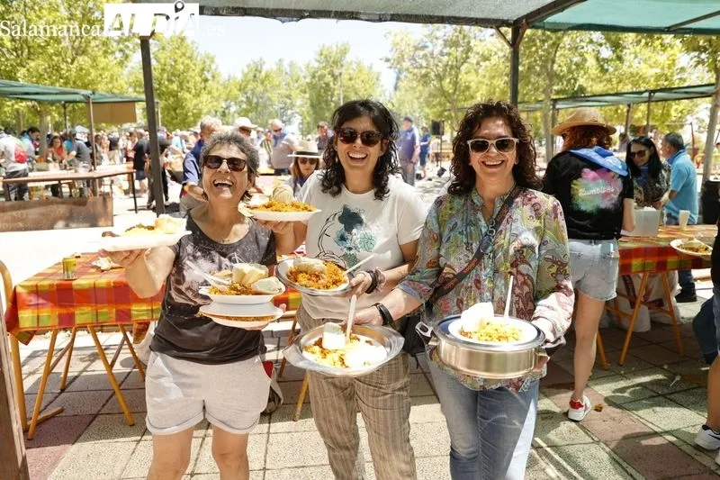 “Paella Popular” en las fiestas de Cabrerizos. Fotos: David Sañudo.