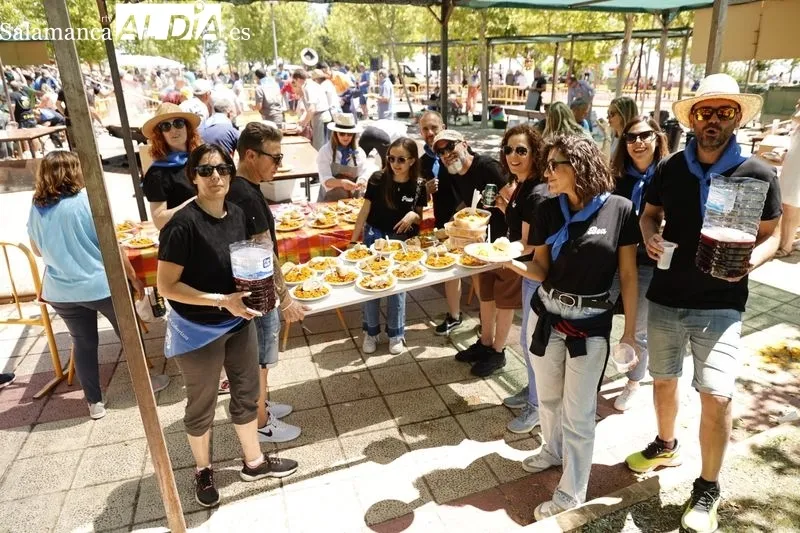 “Paella Popular” en las fiestas de Cabrerizos. Fotos: David Sañudo.