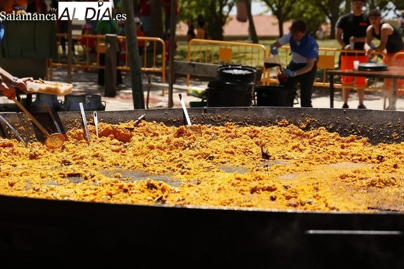 “Paella Popular” en las fiestas de Cabrerizos. Fotos: David Sañudo.