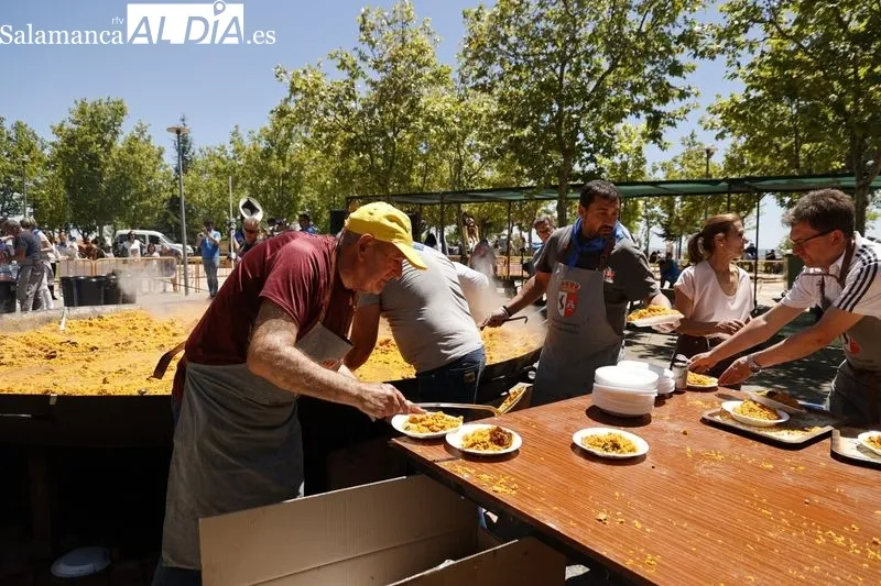 “Paella Popular” en las fiestas de Cabrerizos. Fotos: David Sañudo.