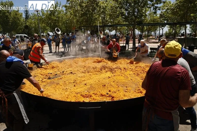 “Paella Popular” en las fiestas de Cabrerizos. Fotos: David Sañudo.