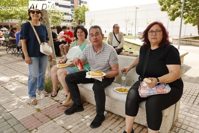 Paella popular por las fiestas de los barrios Teso-Zurguén. Fotos: David Sañudo