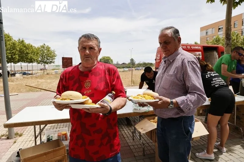 Paella popular por las fiestas de los barrios Teso-Zurguén. Fotos: David Sañudo
