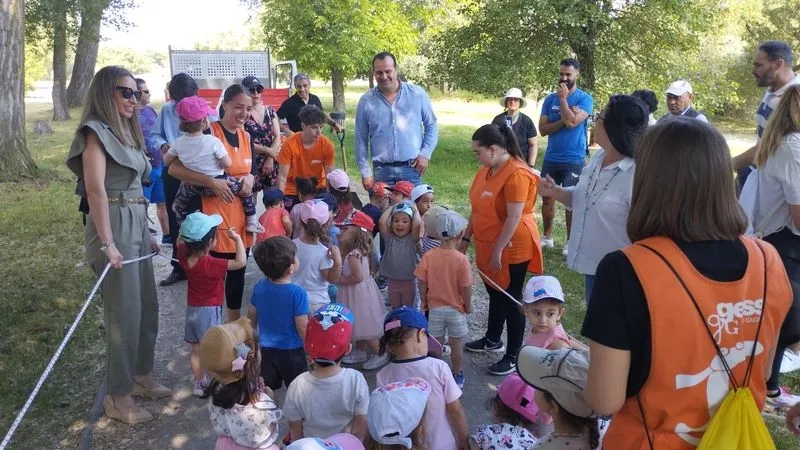 Plantación de 15 ejemplares de árboles frutales en la Isla del Soto