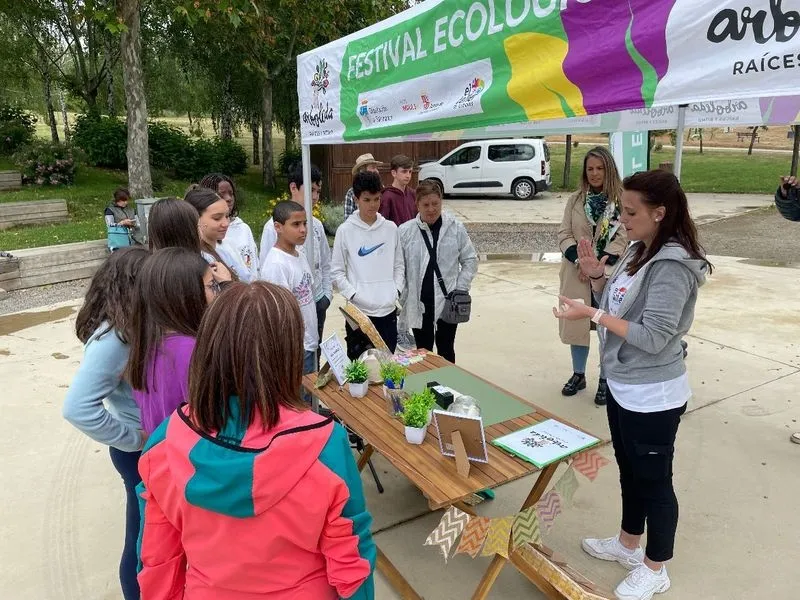 Plantación de árboles frutales y ornamentales en Guijuelo incluido en el proyecto ‘Arboleda, raíces y ritmo. Festival ecológico’