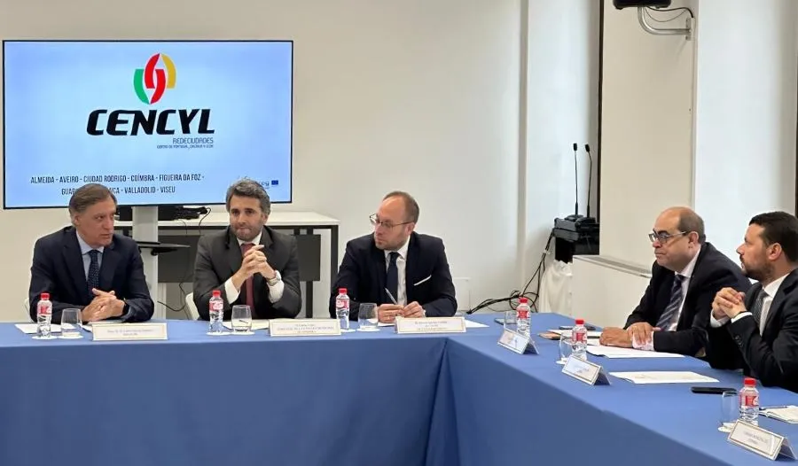 Foto 2 - Firmada la renovaci&oacute;n por 10 a&ntilde;os m&aacute;s de la Red de Ciudades Cencyl