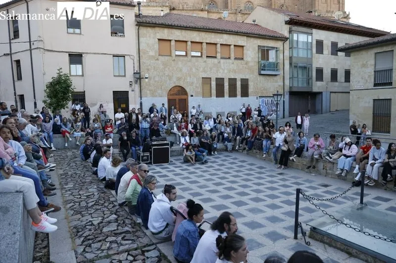 Concierto de Raúl Olivar en la plaza de Carvajal. Fotos: David Sañudo.