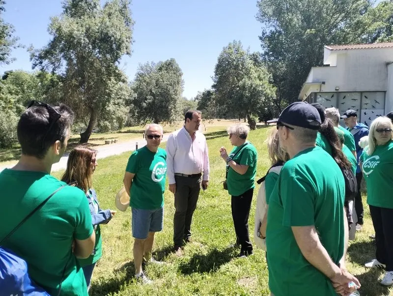 Recogida de ‘basuraleza’ en la Isla del Soto.