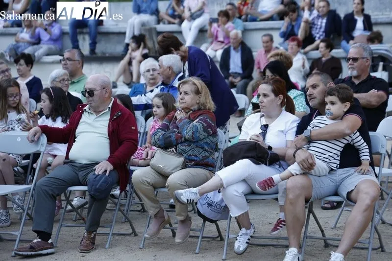 Clausura de la Feria de Asociaciones con la actuación del Grupo Surco en el Parque Picasso de Salamanca. Fotos: David Sañudo.
