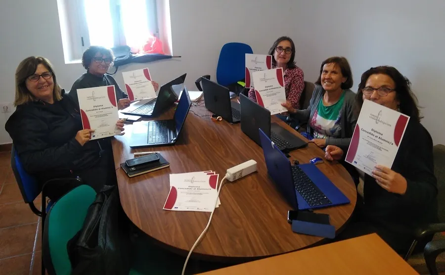Foto 2 - Finalizan los cursos de nuevas tecnolog&iacute;as de Boada, La Fuente de San Esteban y Villar de Ciervo