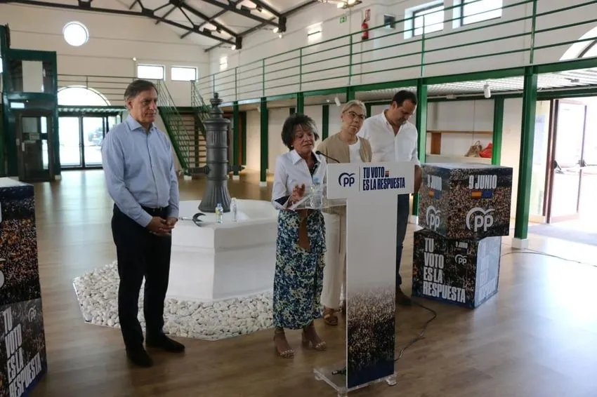 El acto tenía lugar en el Mercado de Abastos, lugar autorizado por la Junta Electoral junto con el Centro Cultural