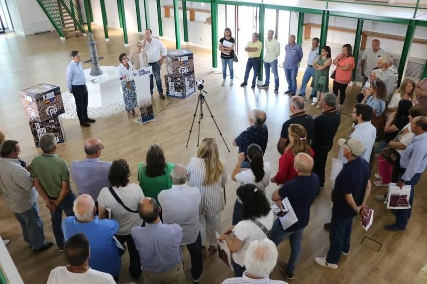 El acto tenía lugar en el Mercado de Abastos, lugar autorizado por la Junta Electoral junto con el Centro Cultural
