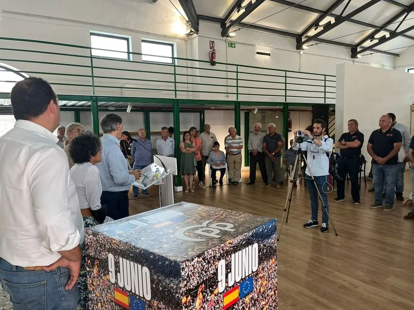 El acto tenía lugar en el Mercado de Abastos, lugar autorizado por la Junta Electoral junto con el Centro Cultural