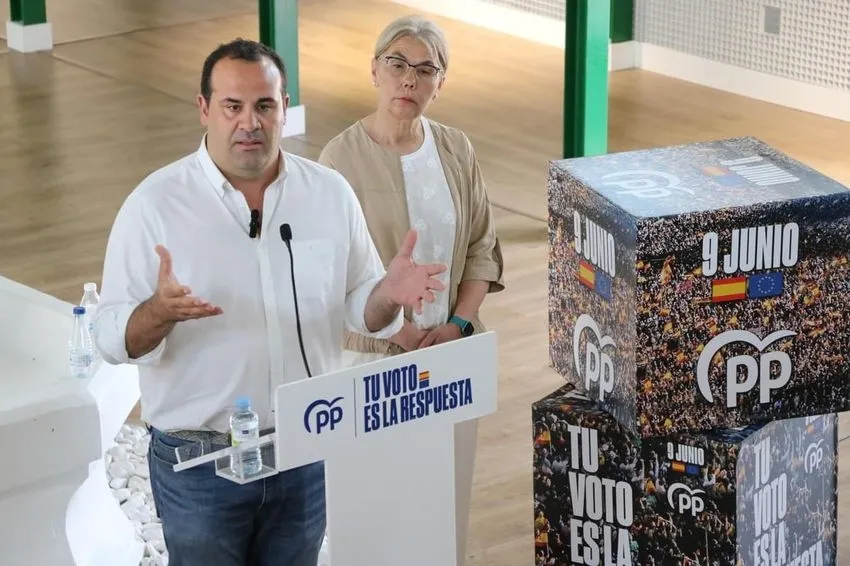 El acto tenía lugar en el Mercado de Abastos, lugar autorizado por la Junta Electoral junto con el Centro Cultural